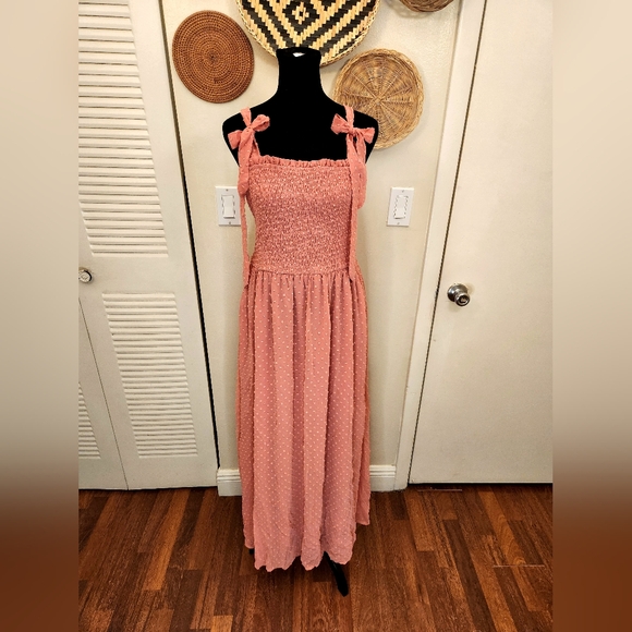 Swiss Dot Maxi Dress With Tie Straps And Side Split - Picture 2 of 8